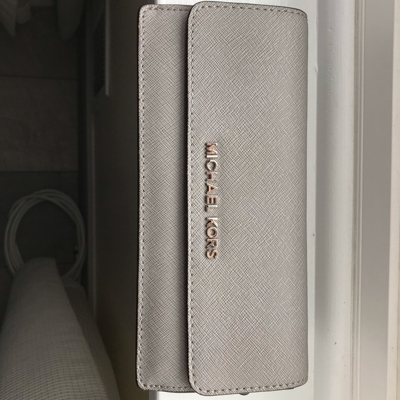 Micheal Kors Wallet - Picture 2 of 8